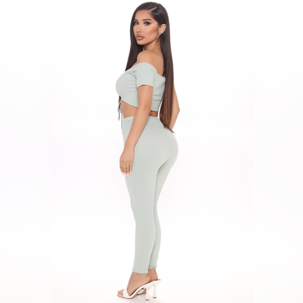 FASHION NOVA - Picture 4 of 4